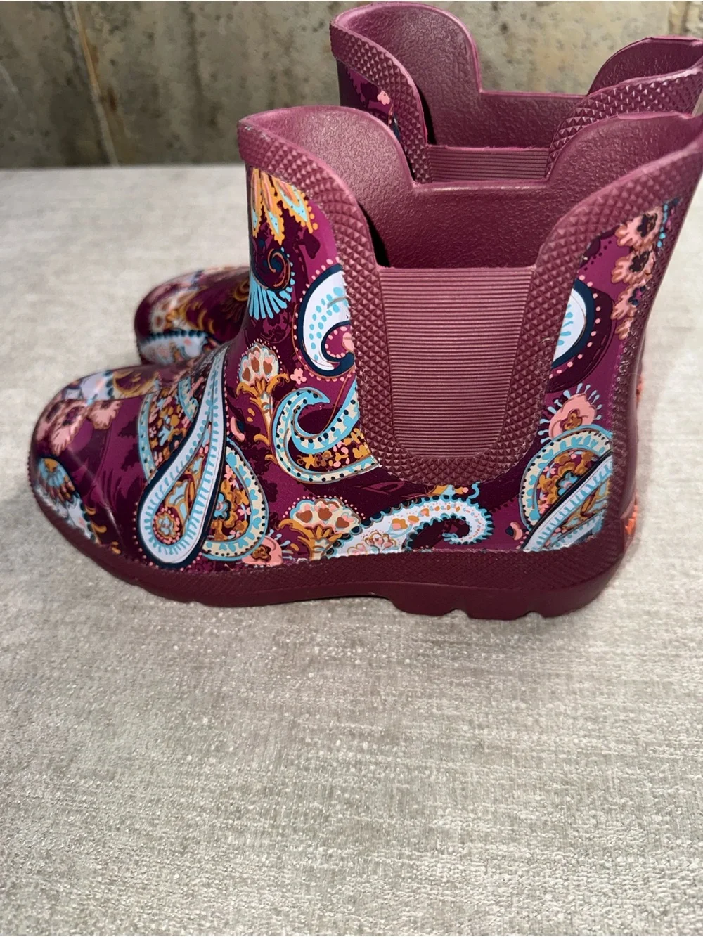 Vera Bradley EveryWear Paisley Chelsea Rain Boots Women’s Size 7 Berry Maroon